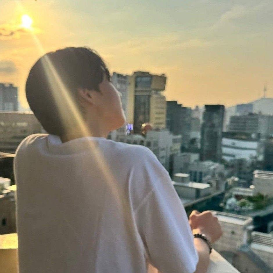 Behind-the-scenes cut of Lim Youngmin