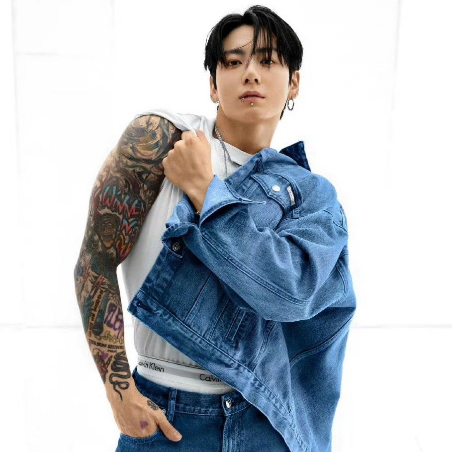 Foto aktivitas terbaru Jungkook (BTS)