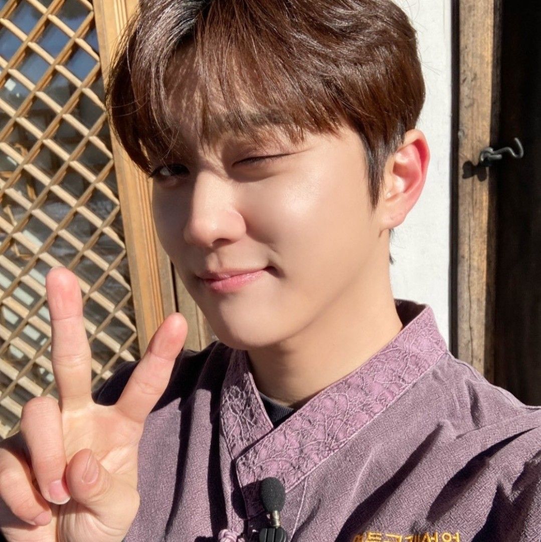 Behind-the-scenes cut of Hong Joochan (GoldenChild)