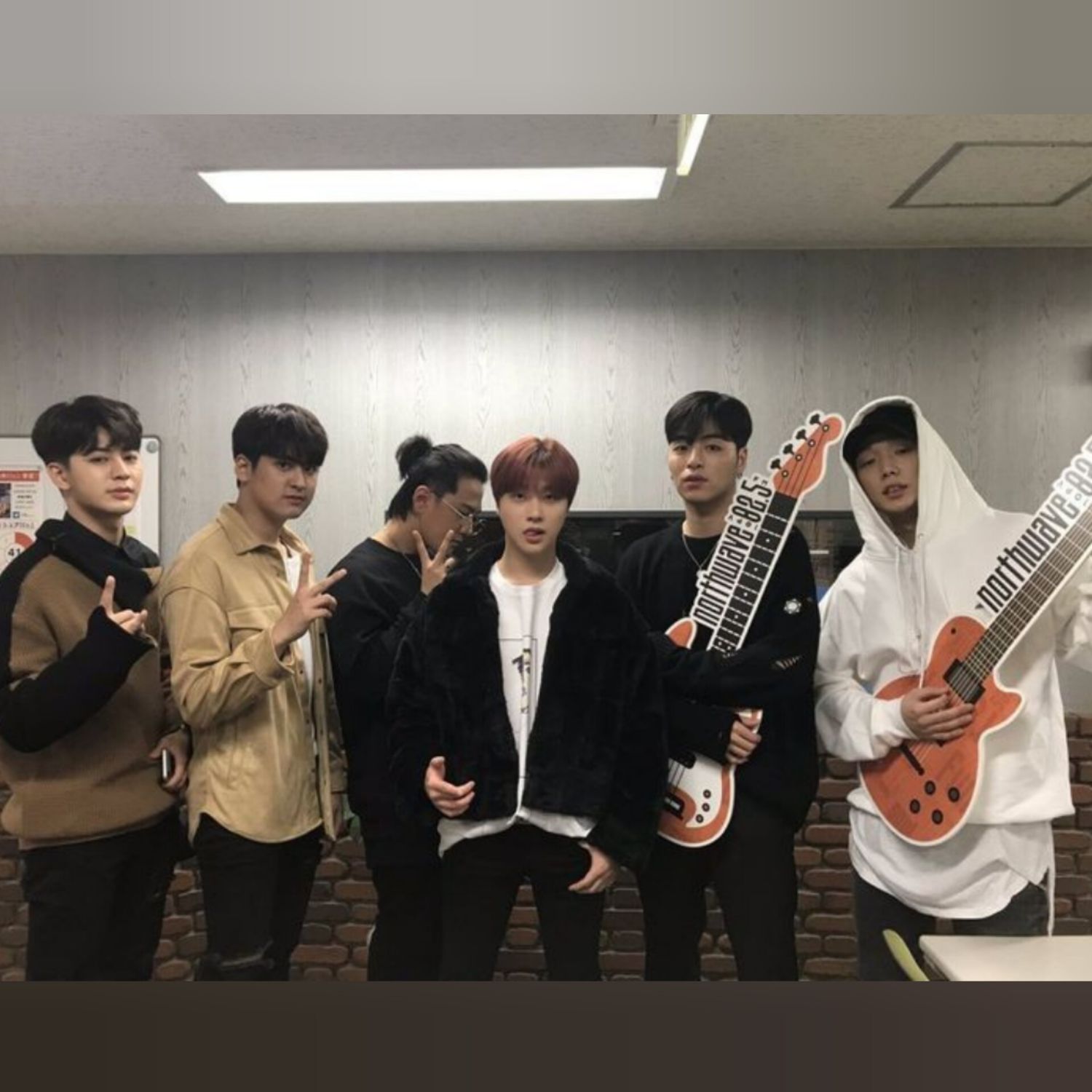 Behind-the-scenes cut of iKON