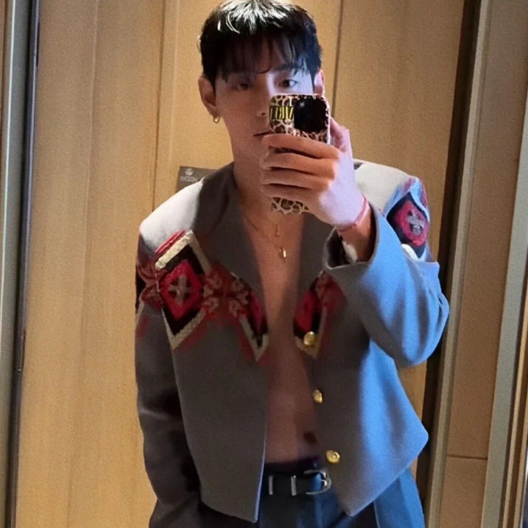 Latest photo of V (BTS)