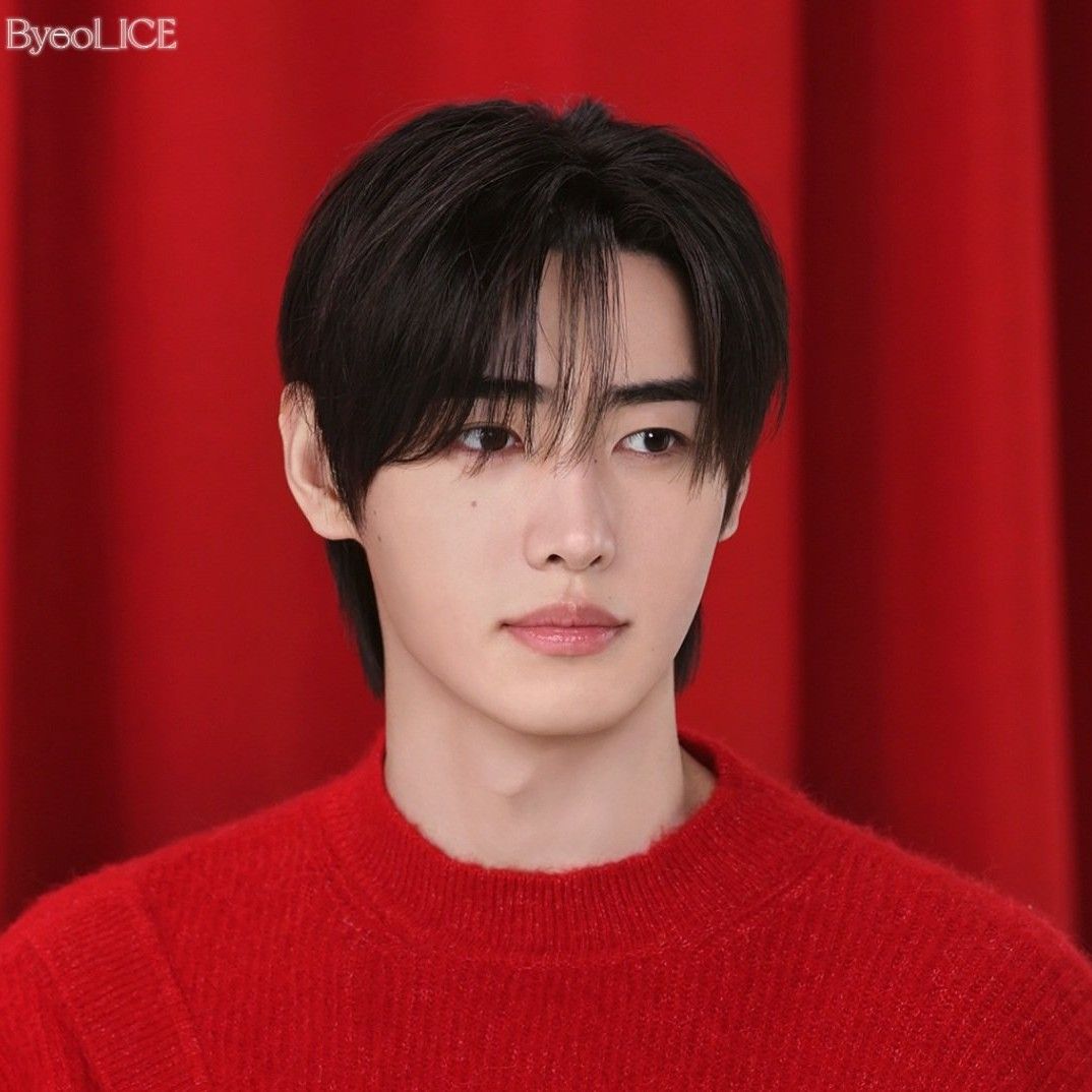 Latest photo of Sunghoon (ENHYPEN)