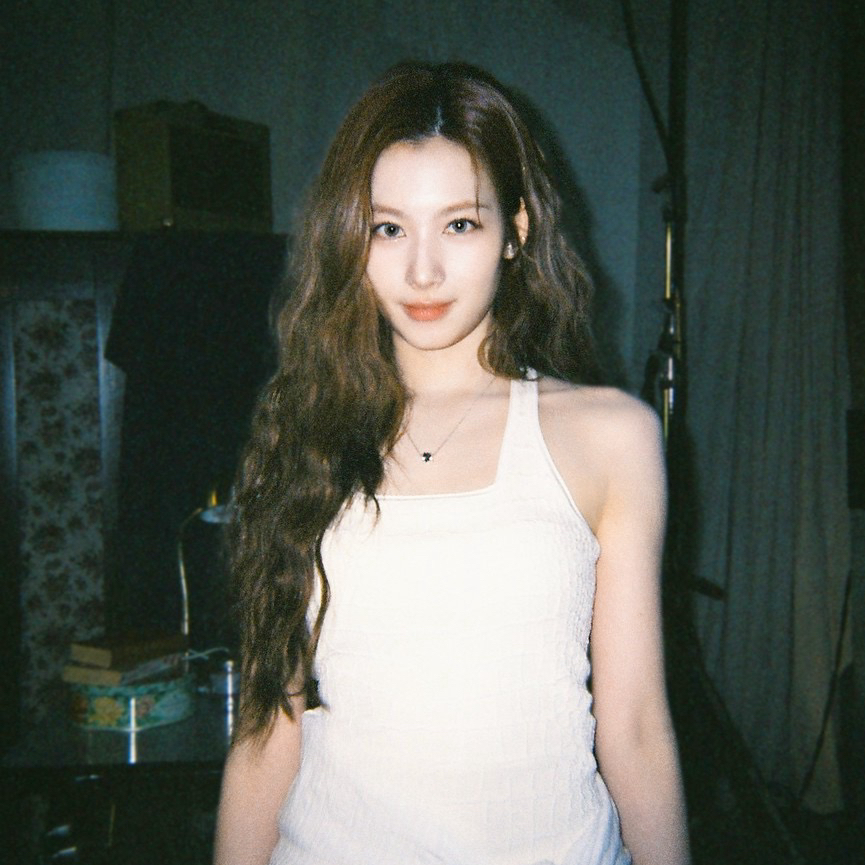 Behind-the-scenes cut of Sana (TWICE)