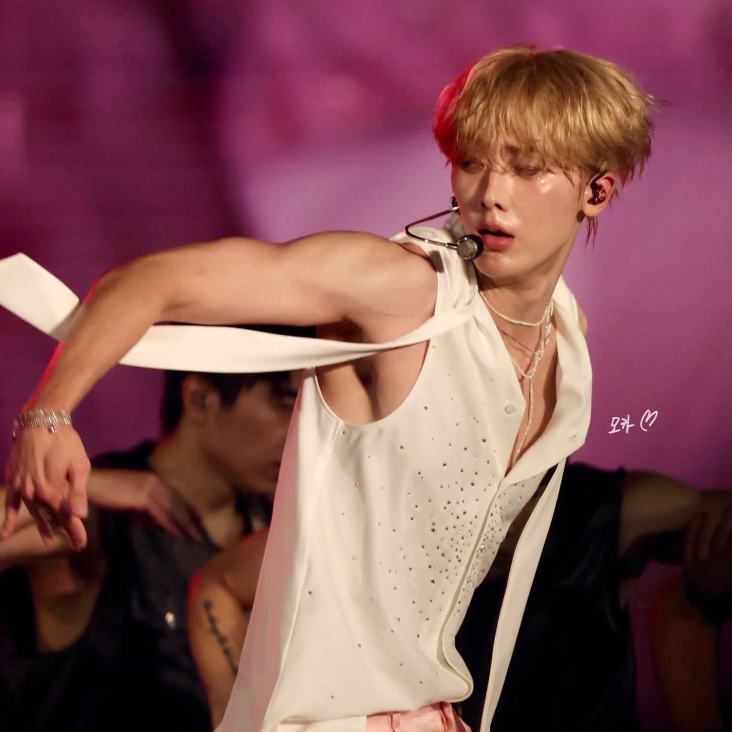 A moment captured by ASTRO's fan