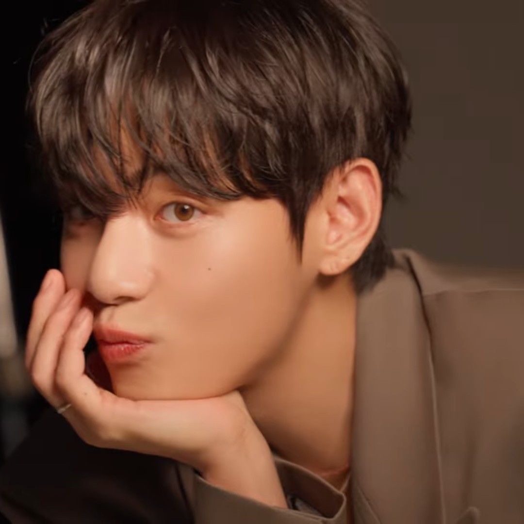 Recent activity shot of V (BTS)