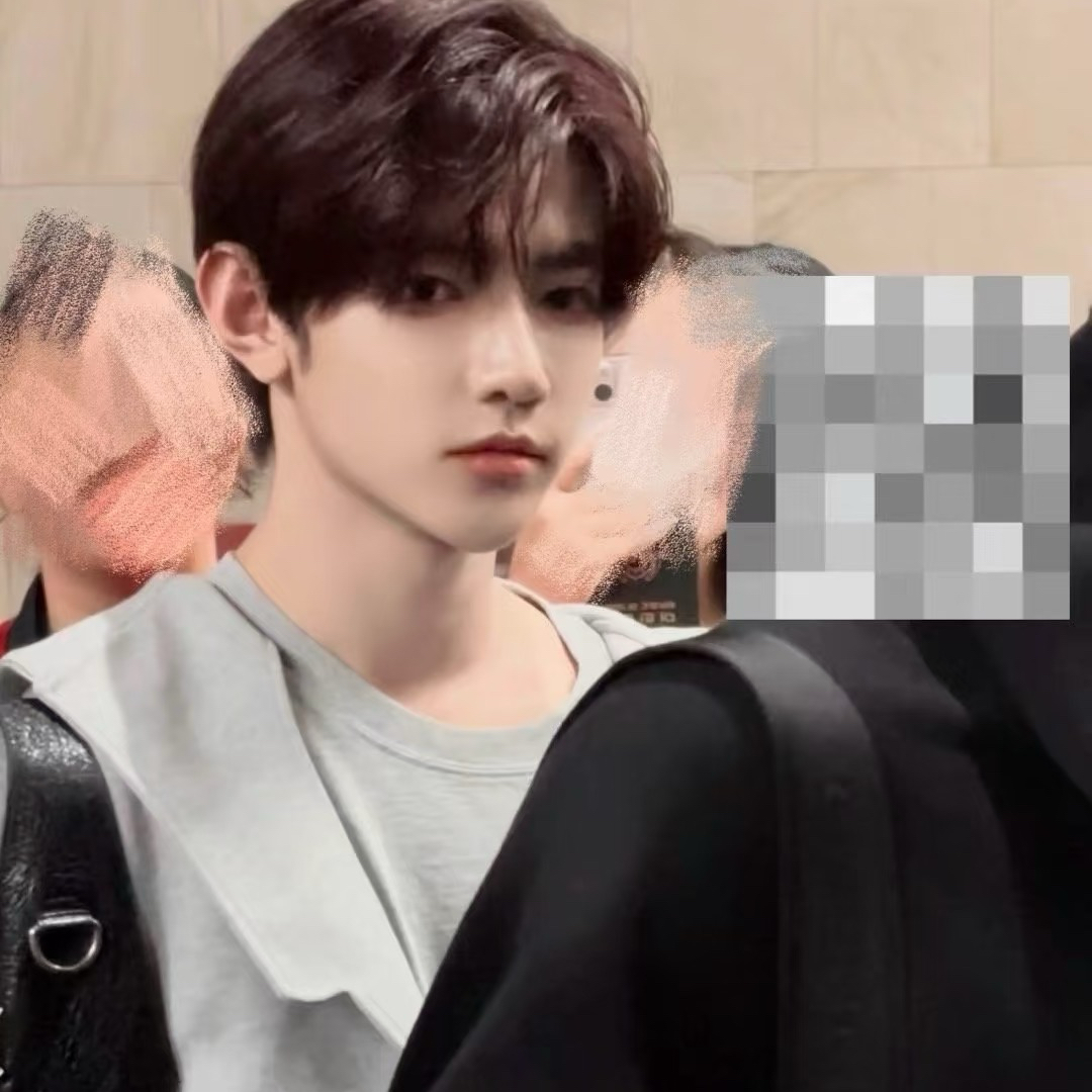 A moment captured by Zhang Hao (ZEROBASEONE)'s fan