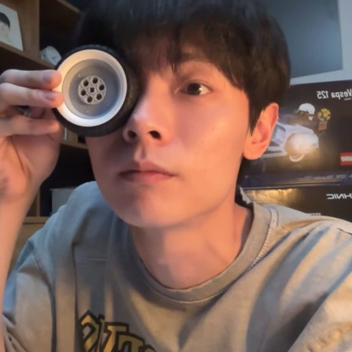 Recent activity shot of Shin Yechan (LUCY)