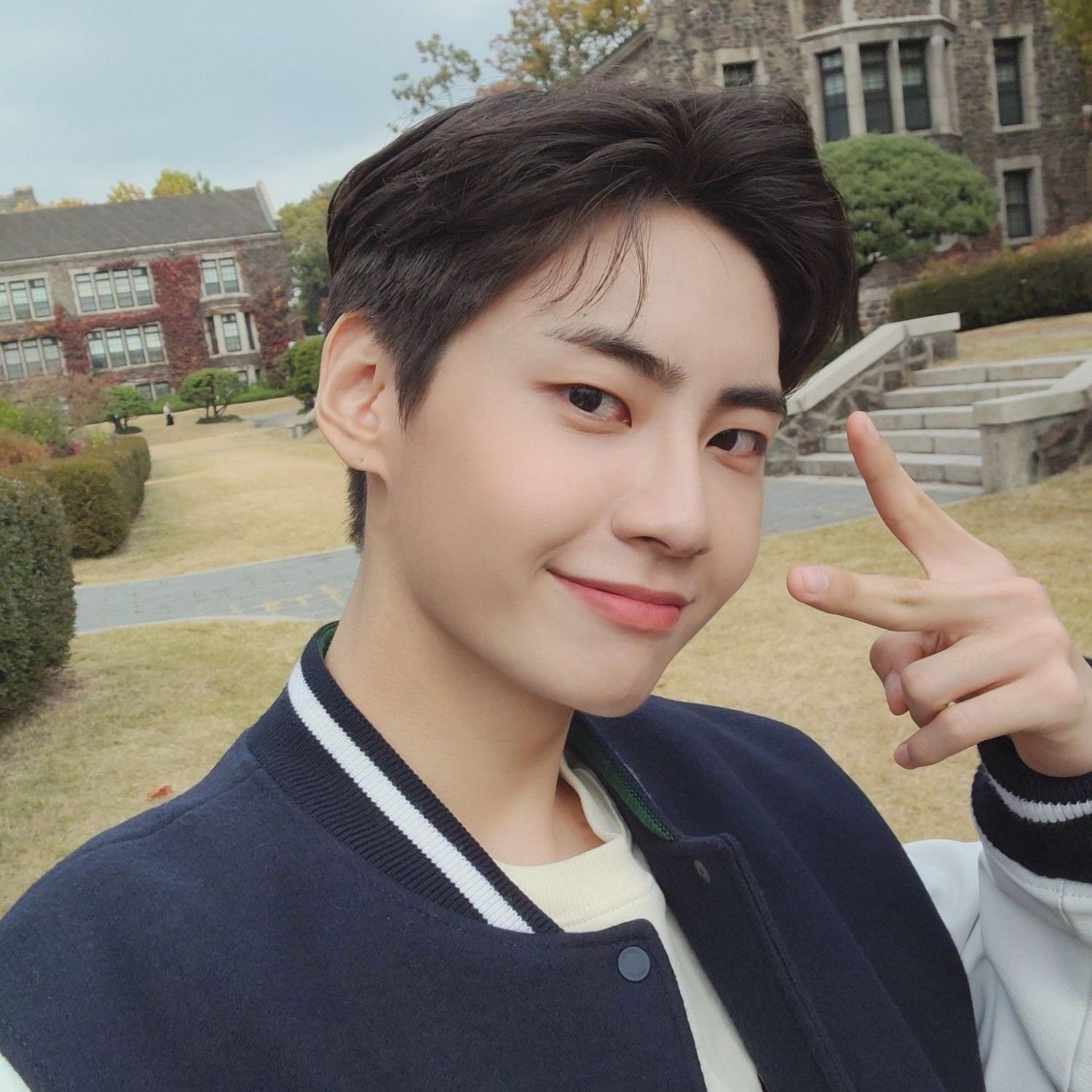 A moment captured by Lee Jinhyuk's fan
