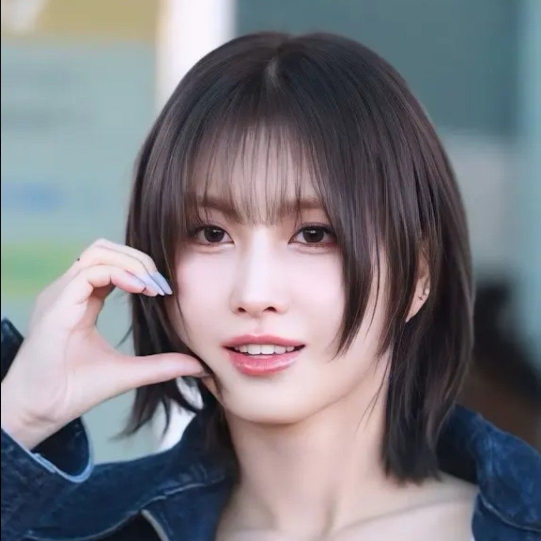 Behind-the-scenes cut of Momo (TWICE)