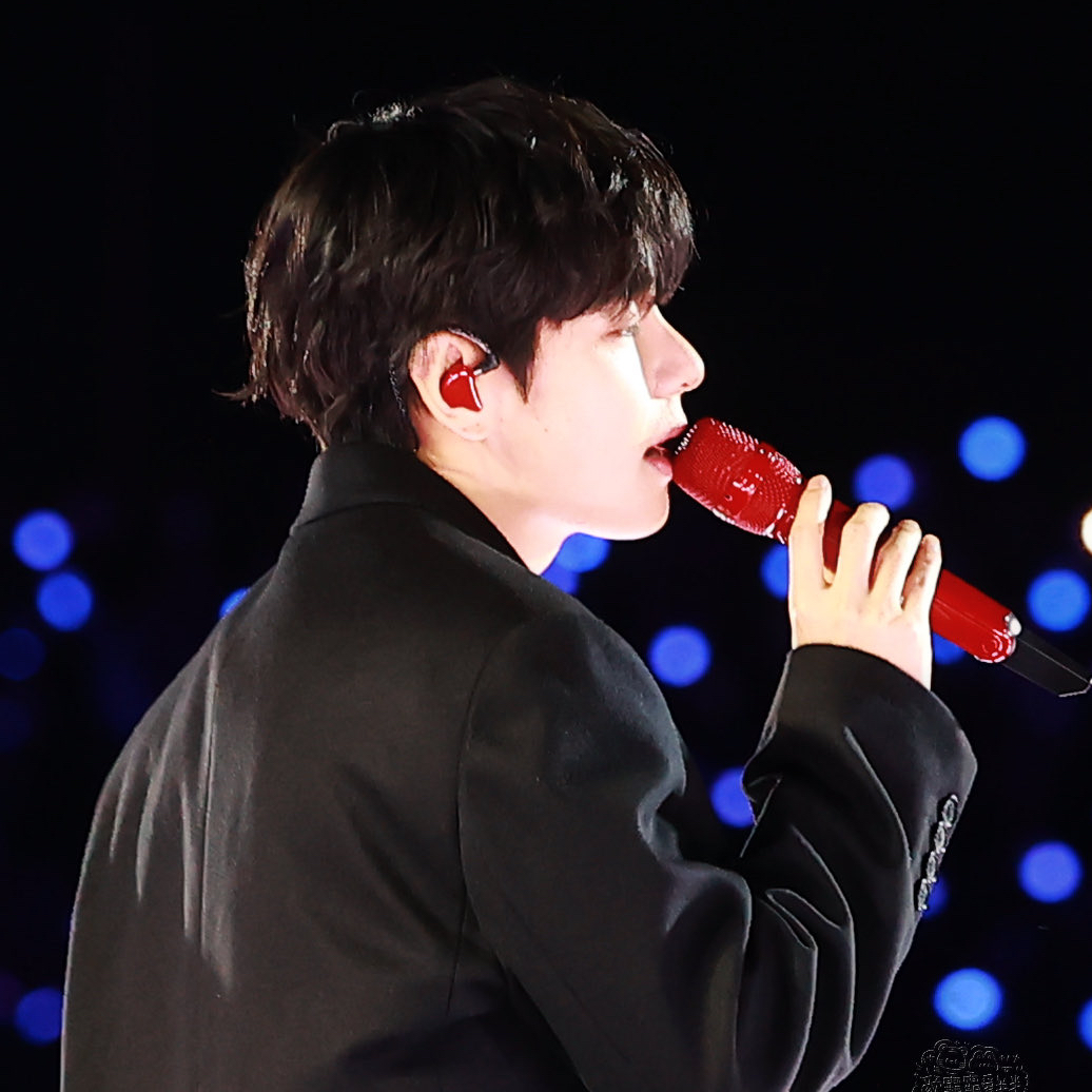 뷔 (방탄소년단)의 최신 사진