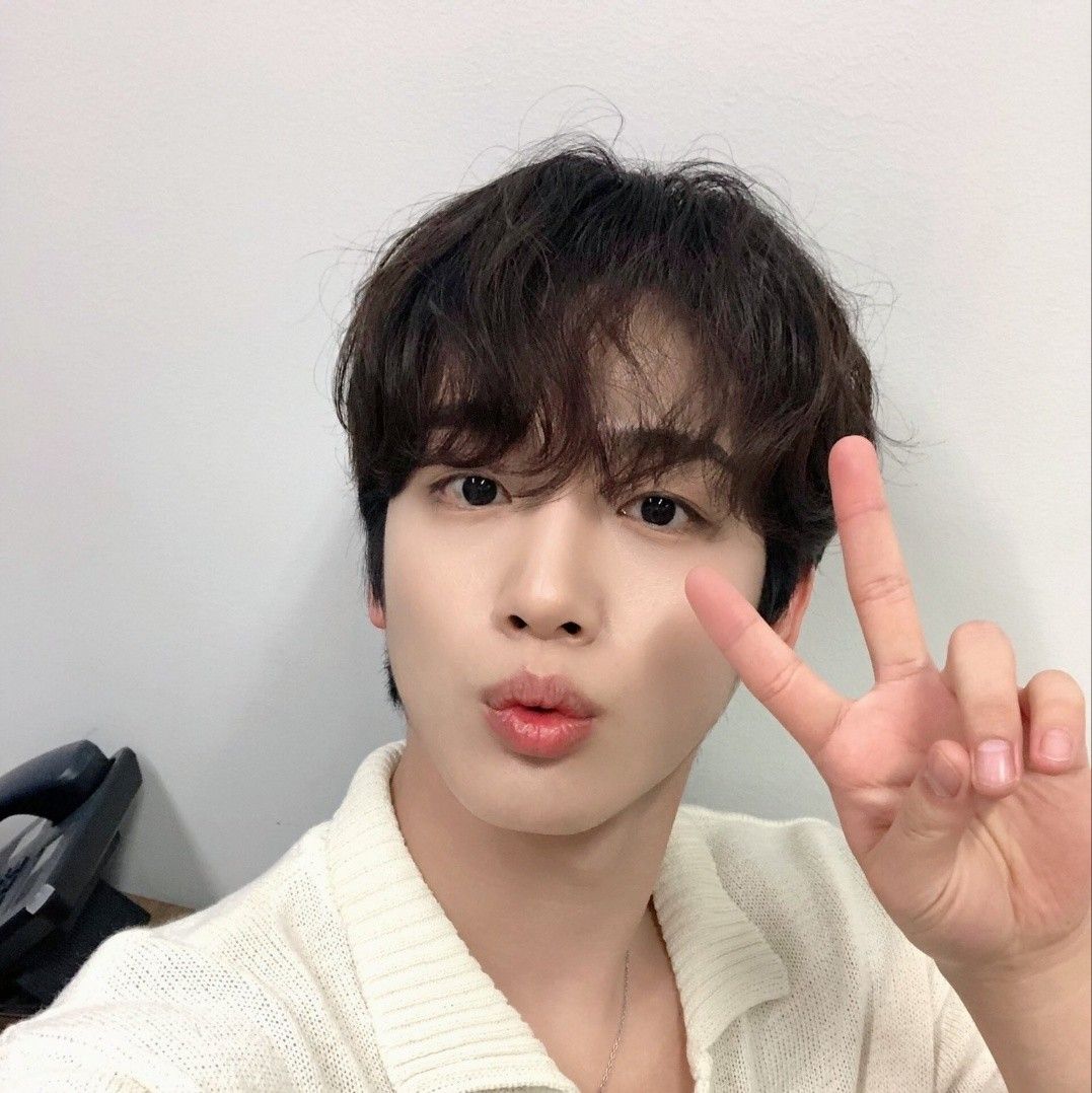 Behind-the-scenes cut of Kim Yohan (WEi)
