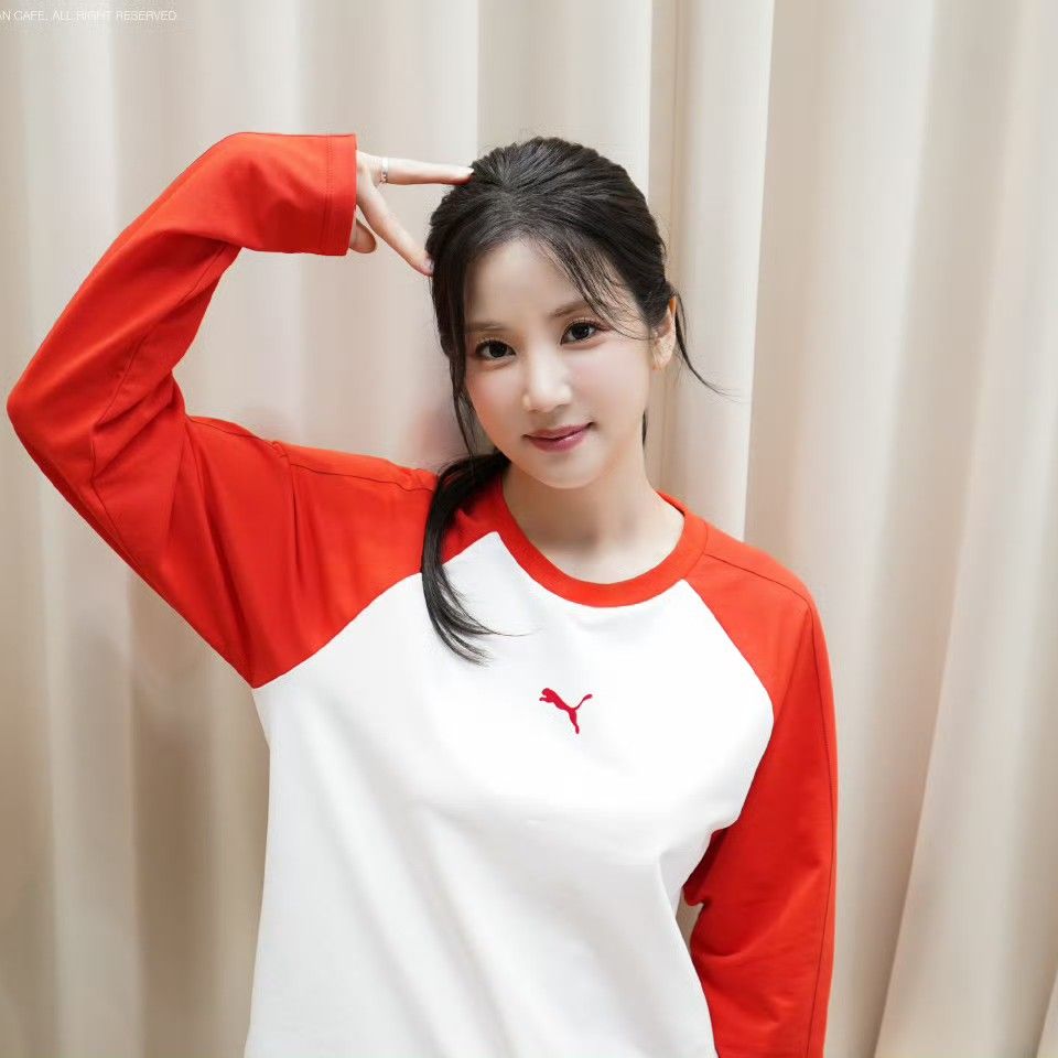 Behind-the-scenes cut of Park Chorong (Apink)