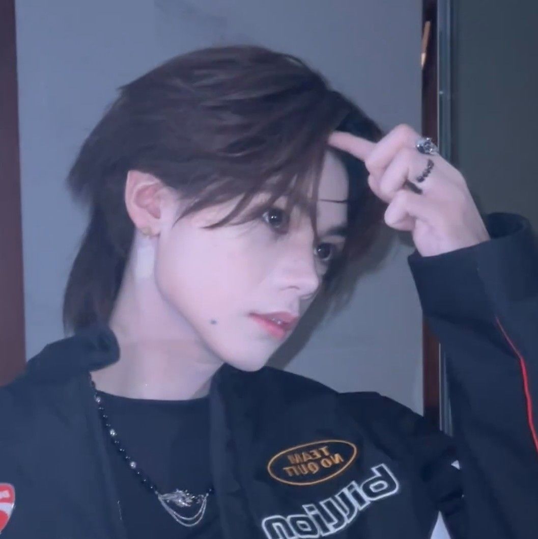 Behind-the-scenes cut of Xiong (NexT1DE)