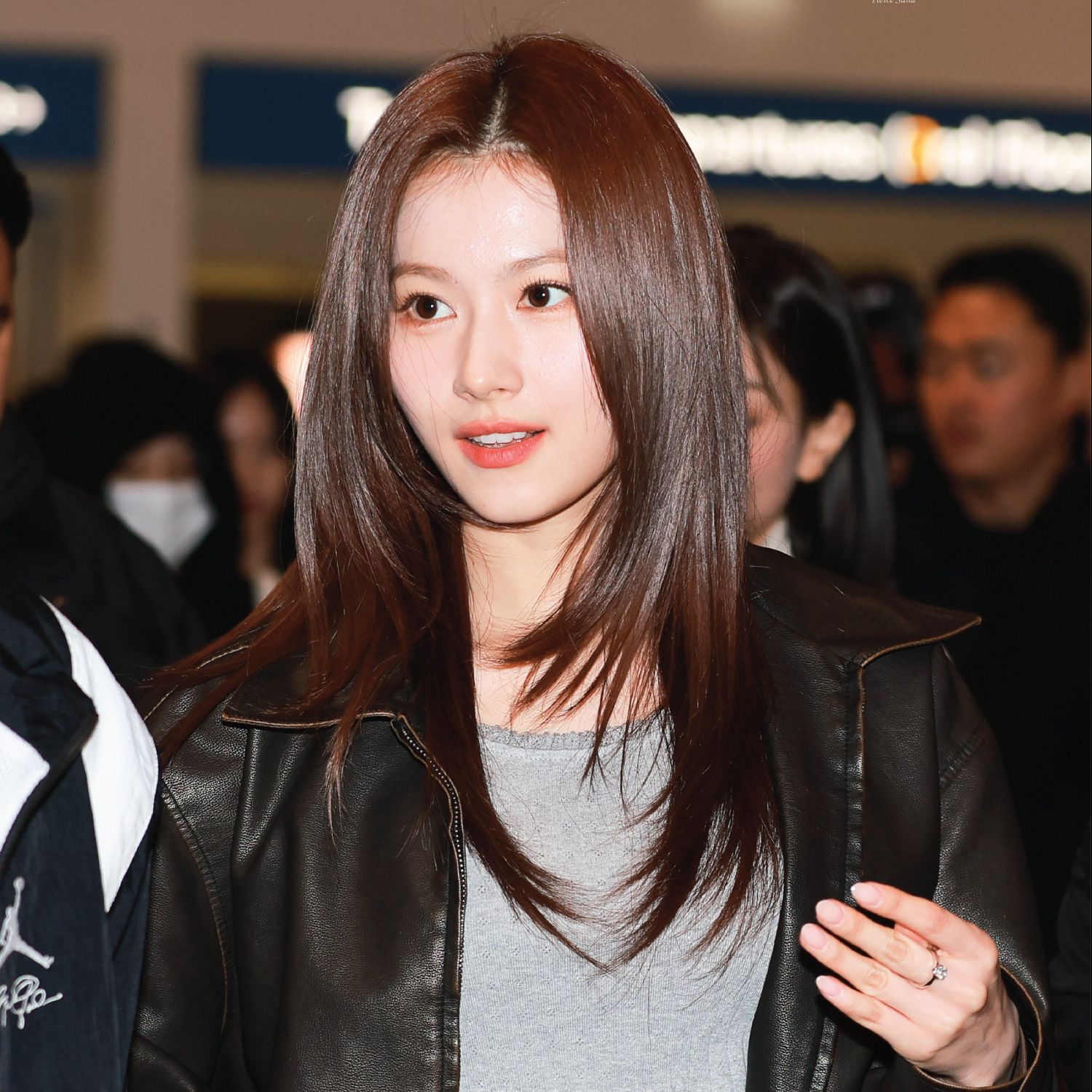 Momen yang diabadikan oleh penggemar Sana (TWICE)