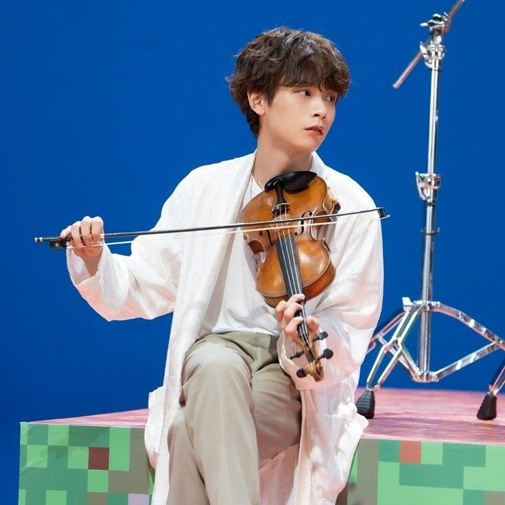 Recent activity shot of Shin Yechan (LUCY)