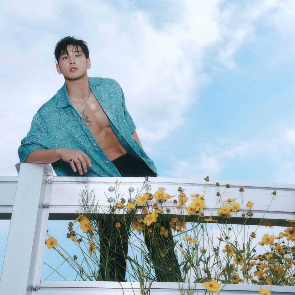 Behind-the-scenes cut of Baekho