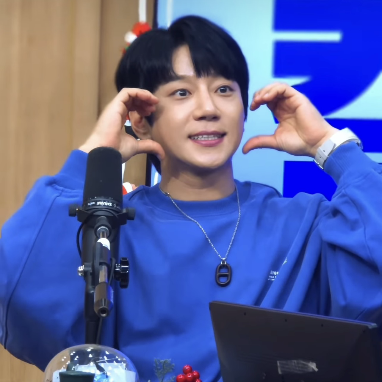 Behind-the-scenes cut of Hwang Chiyeol