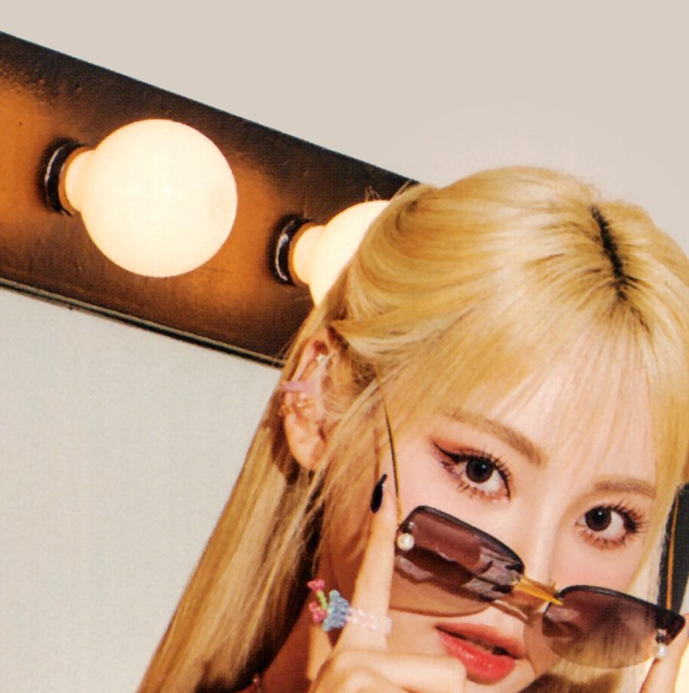 Behind-the-scenes cut of HyunJin (Loossemble)