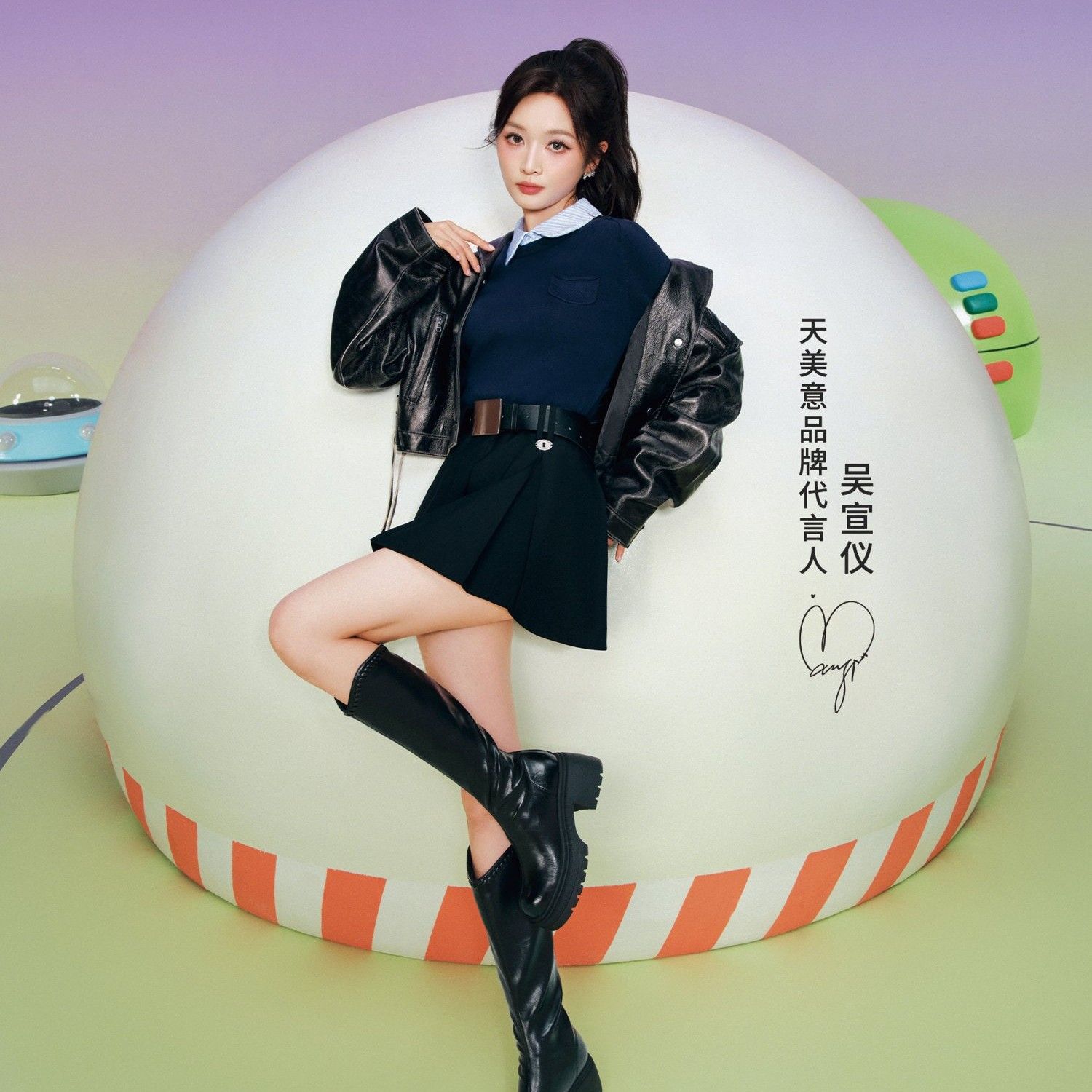A moment captured by Wu Xuanyi's fan