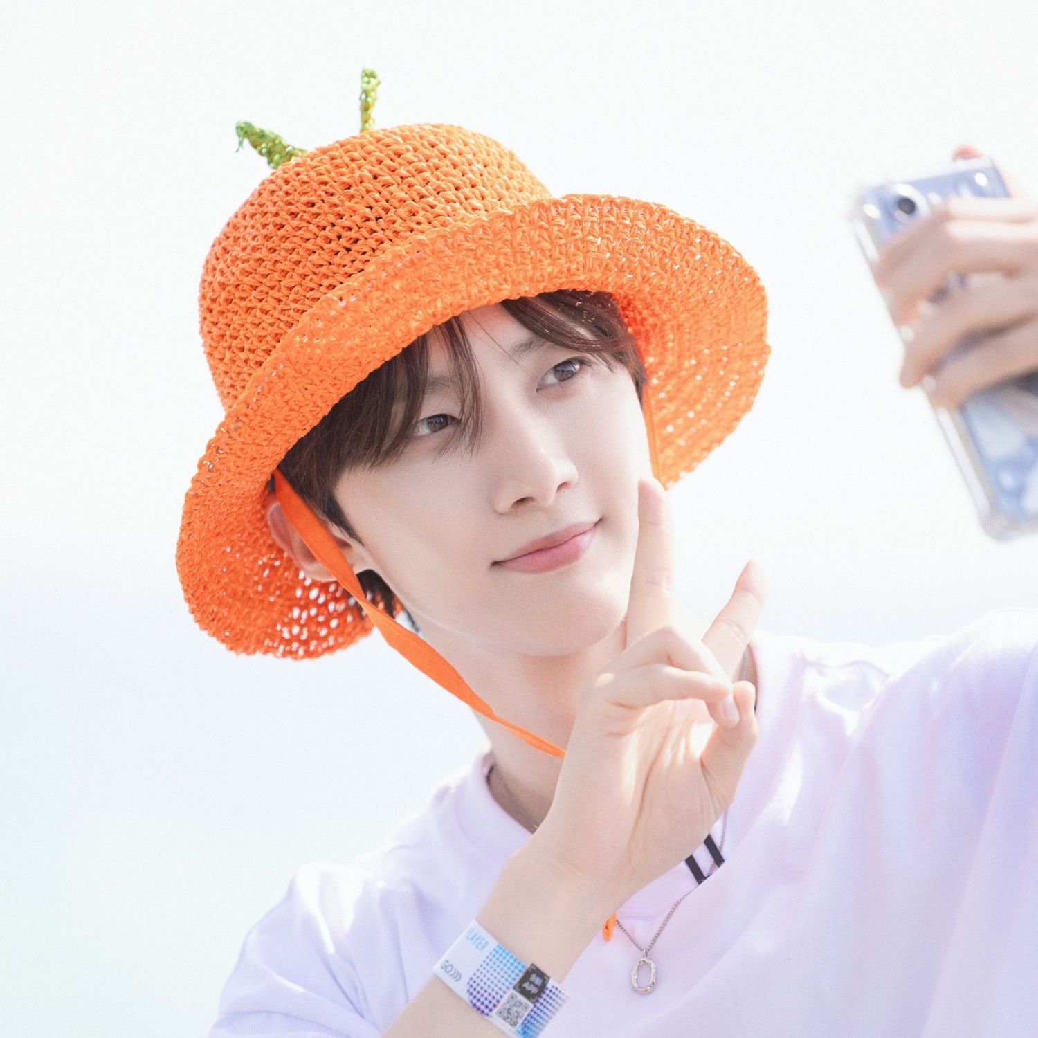 Behind-the-scenes cut of Hui (PENTAGON)