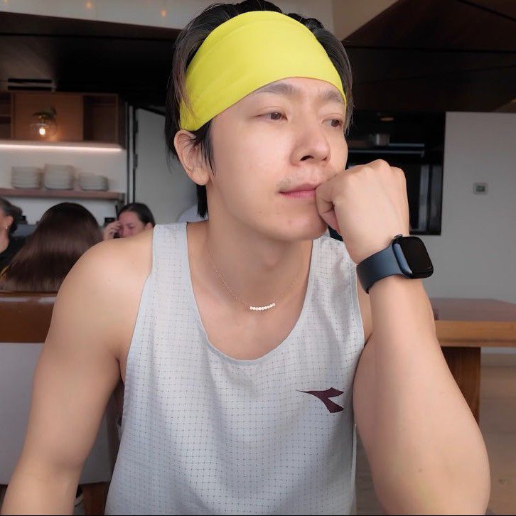 Behind-the-scenes cut of Donghae (Super Junior)