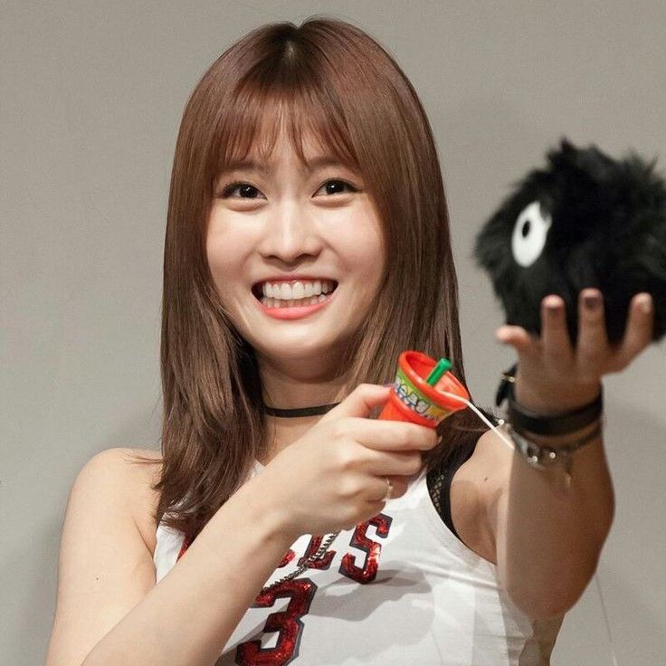 모모 (TWICE)의 최신 사진