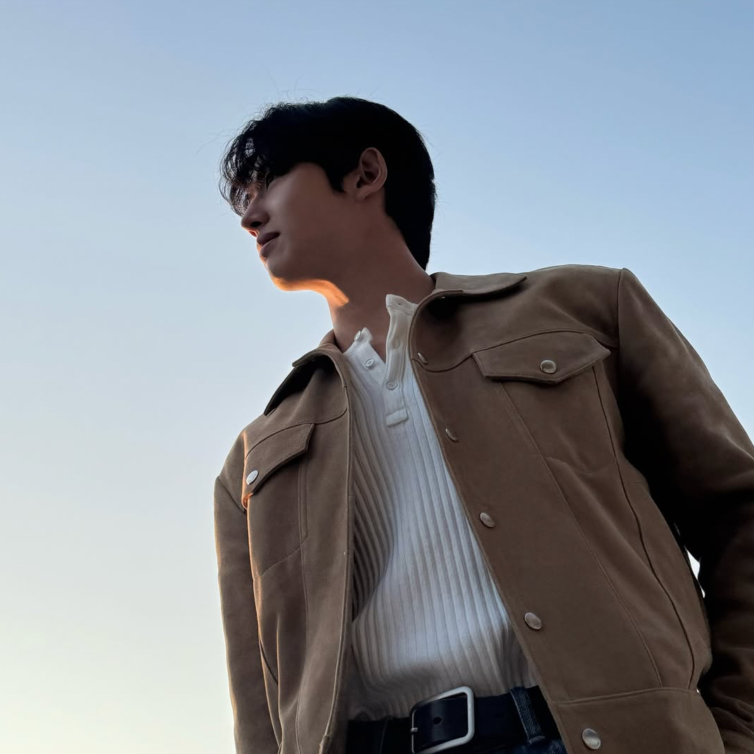 Foto aktivitas terbaru Hongseok (PENTAGON)