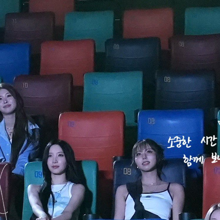 Behind-the-scenes cut of PURPLE K!SS