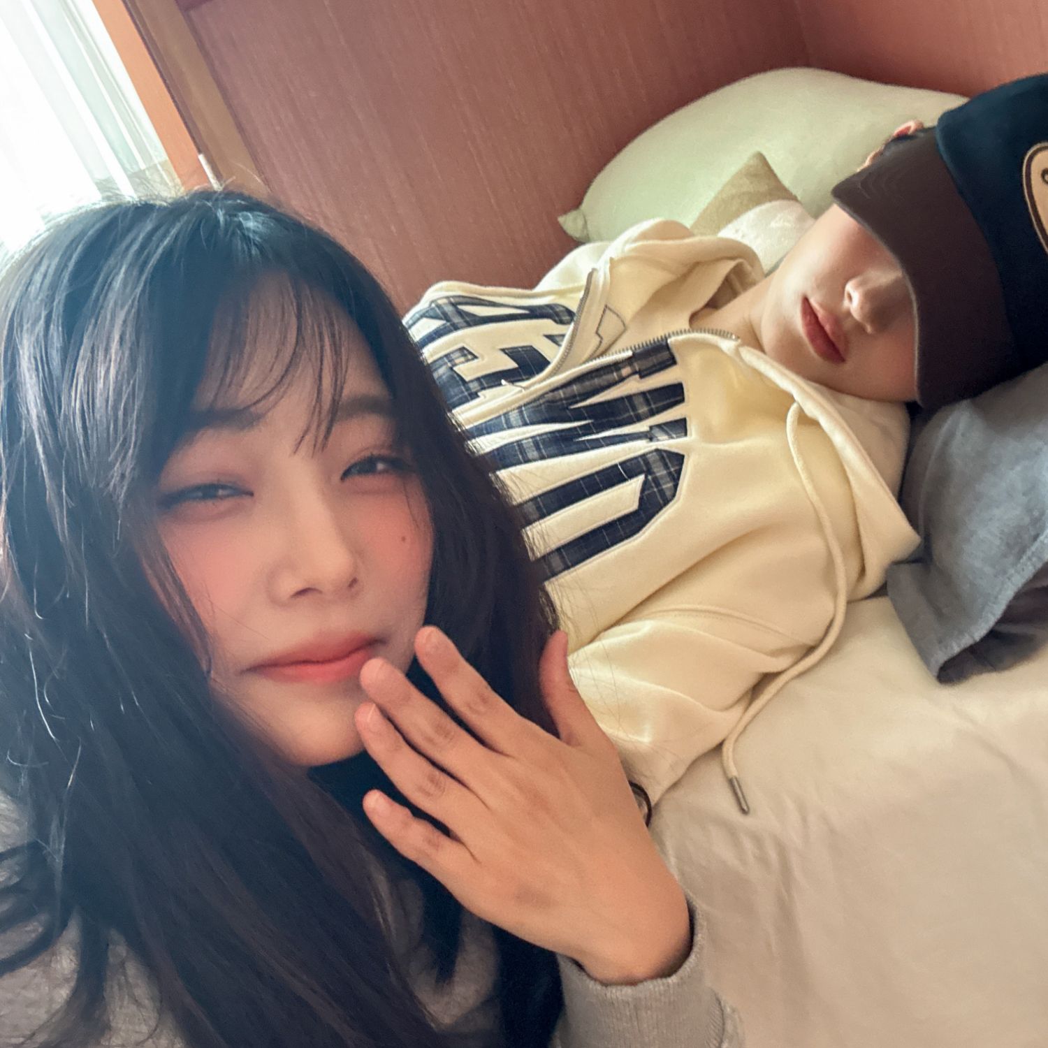 Behind-the-scenes cut of QWER