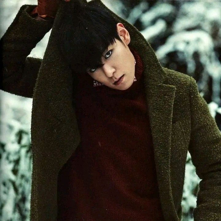 A moment captured by T.O.P's fan