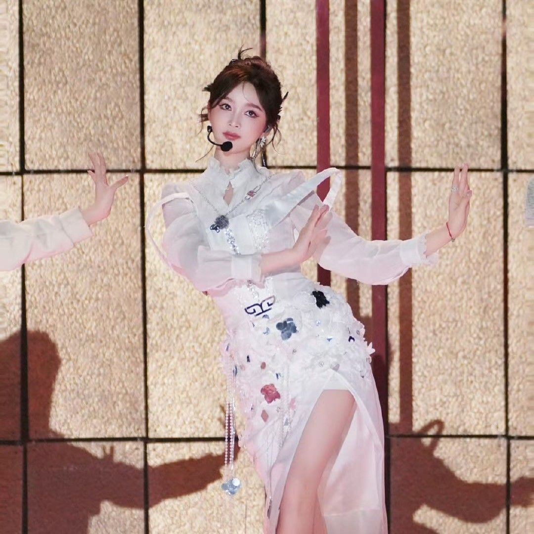 Behind-the-scenes cut of Wu Xuanyi