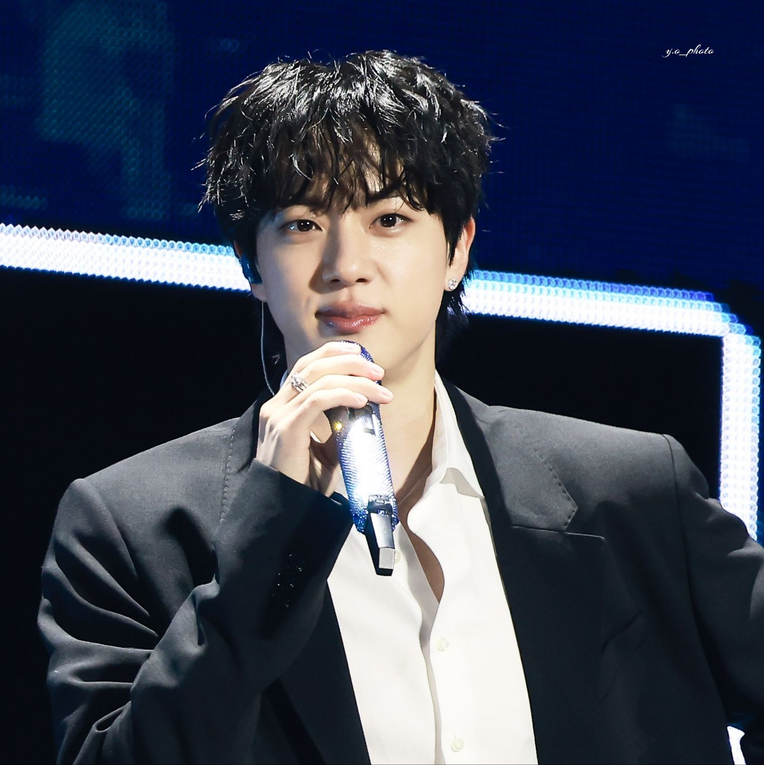 진 (방탄소년단)의 비하인드 컷