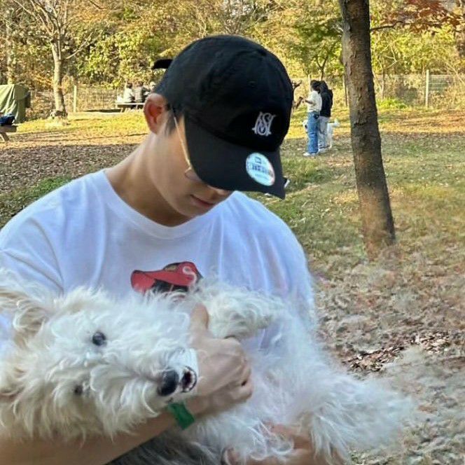 Recent activity shot of BOBBY (iKON)