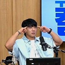 A moment captured by Hwang Chiyeol's fan