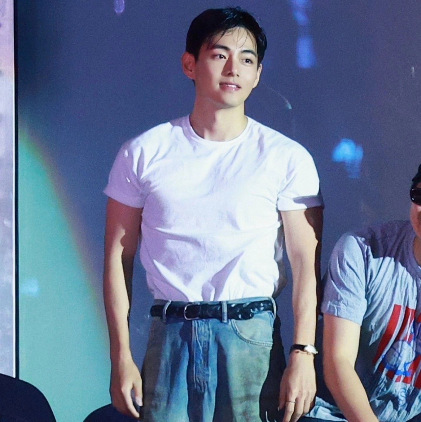 뷔 (방탄소년단)의 비하인드 컷