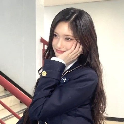 Recent activity shot of Leeseo (IVE)