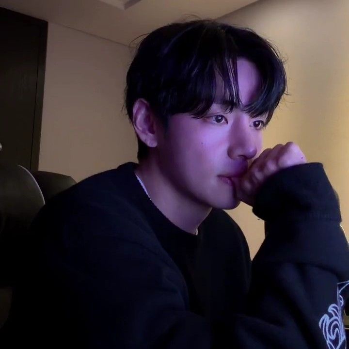 Recent activity shot of V (BTS)