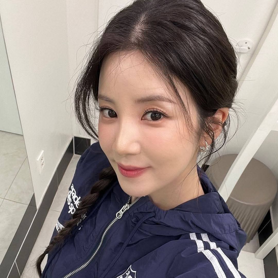 Recent activity shot of Park Chorong (Apink)