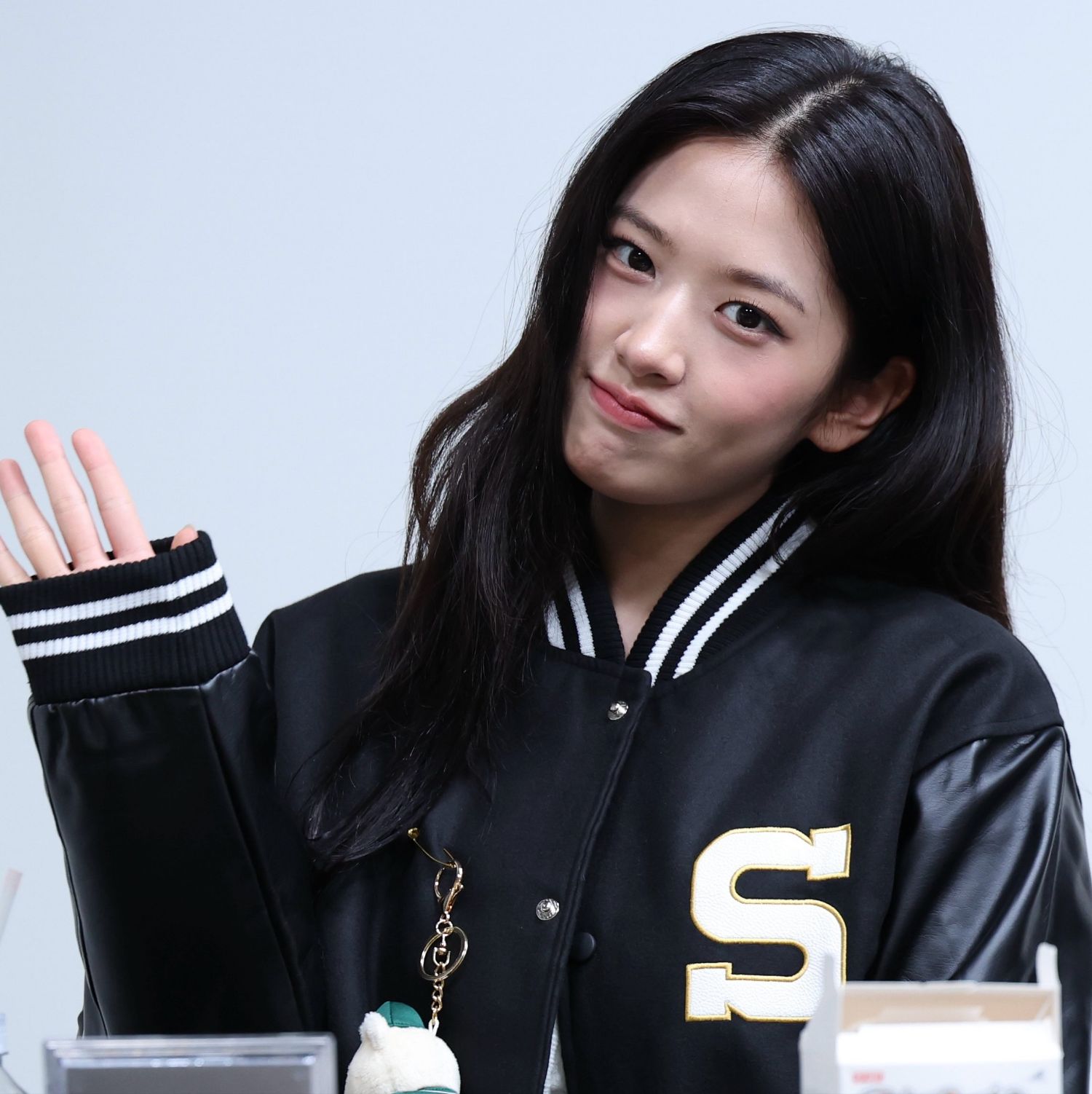 Recent activity shot of An Yujin (IVE)