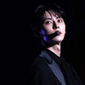 A moment captured by Hwang Minhyun's fan
