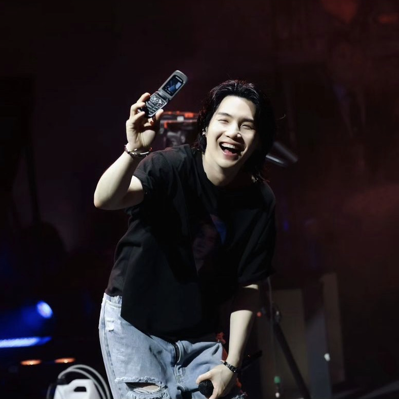 Behind-the-scenes cut of SUGA (BTS)