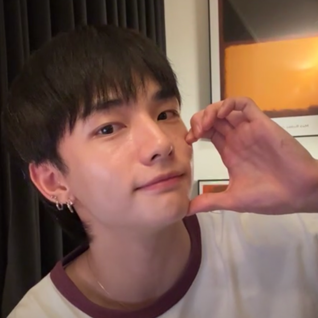 Latest photo of Hyunjin (Stray Kids)