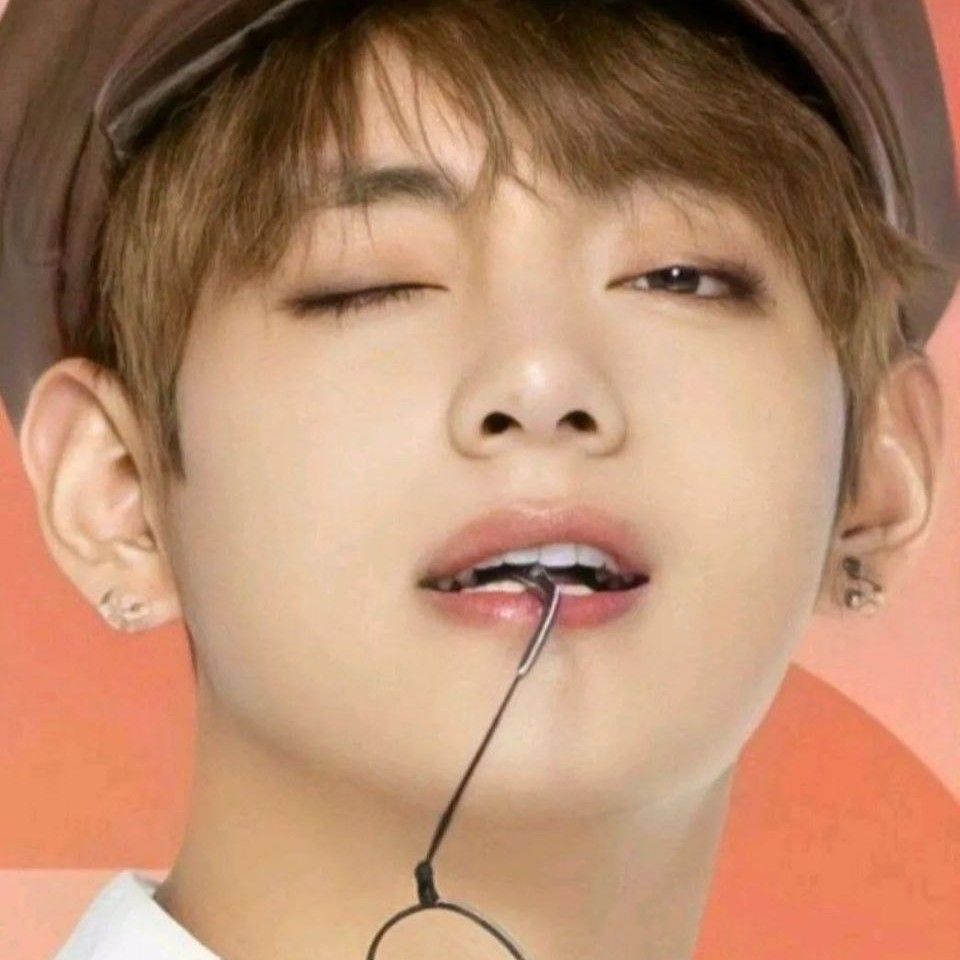 뷔 (방탄소년단)의 최신 사진