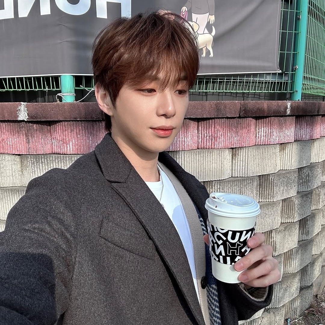 강다니엘의 비하인드 컷