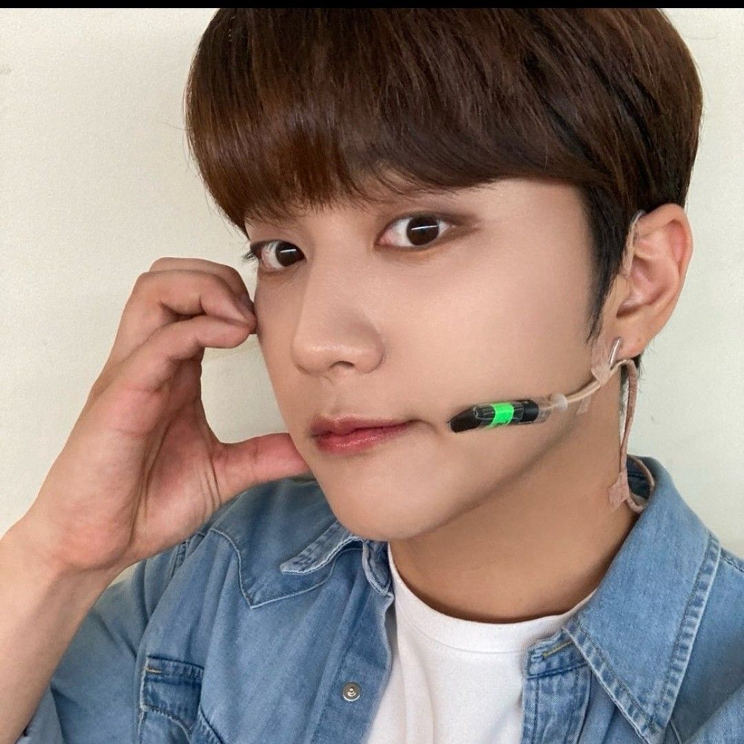 A moment captured by Hong Joochan (GoldenChild)'s fan