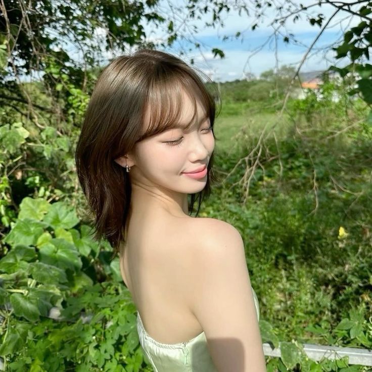 A moment captured by Kim Chaewon (LE SSERAFIM)'s fan