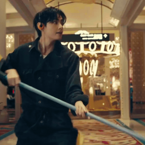 Behind-the-scenes cut of V (BTS)