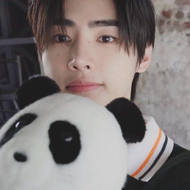Behind-the-scenes cut of Sunghoon (ENHYPEN)