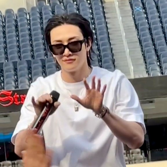 Momen yang diabadikan oleh penggemar Bang Chan (Stray Kids)