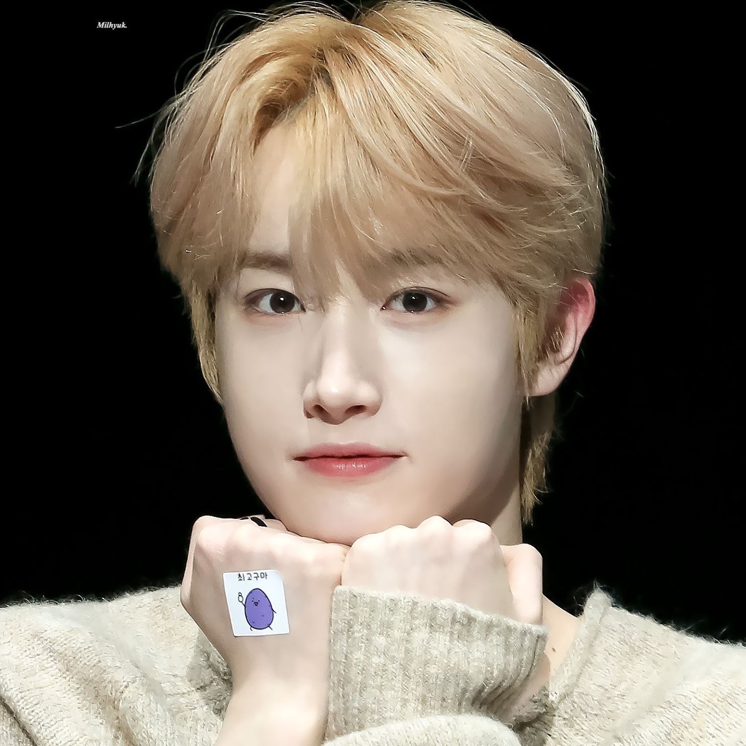 Behind-the-scenes cut of Hyuk (TEMPEST)